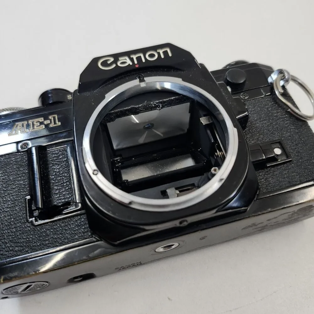 Canon AE-1 Black 35mm SLR Film Camera Sakar MC Zoom 1:3.5-4.5 f 28-80mm